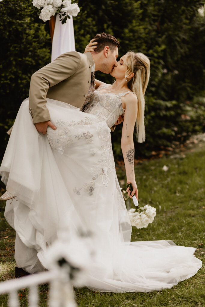 Freie Trauung mit Braut und Bräutigam, Hochzeitsplanung by Lunaris Event Planning