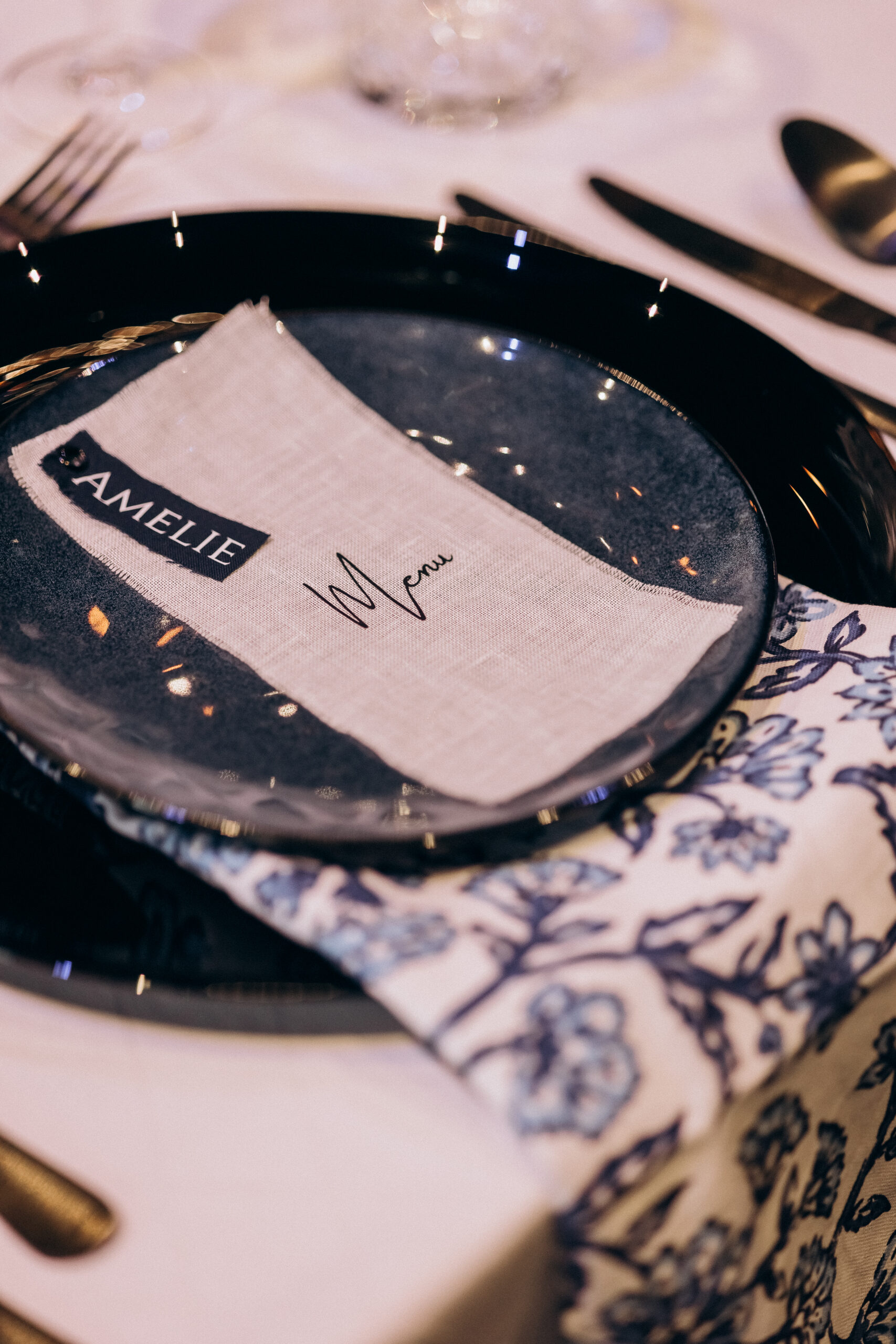 Papeterie und plotting, exklusives Table Setting am Hochzeitstag fürs Hochzeitsdinner, Lunaris Event Planning