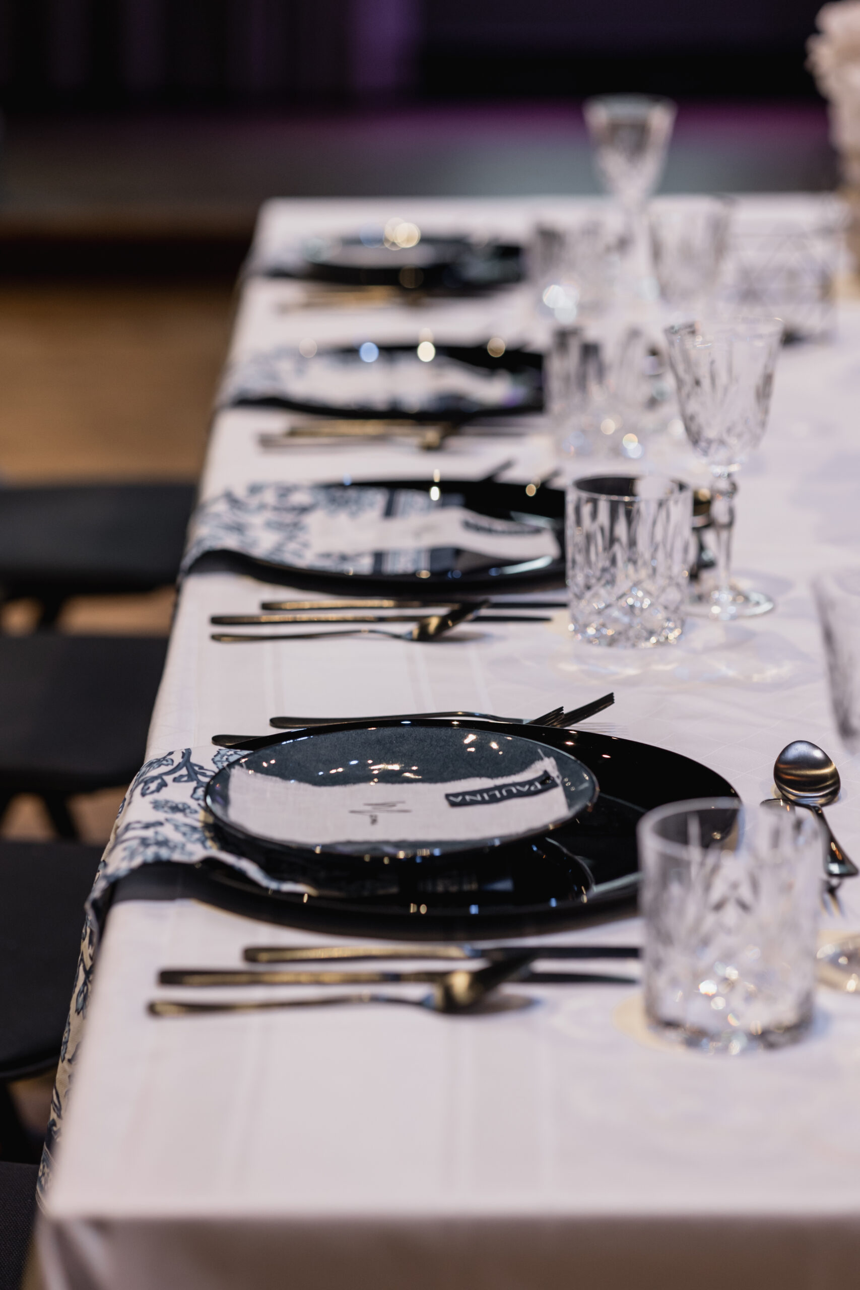 Papeterie und plotting, exklusives Table Setting am Hochzeitstag fürs Hochzeitsdinner, Lunaris Event Planning