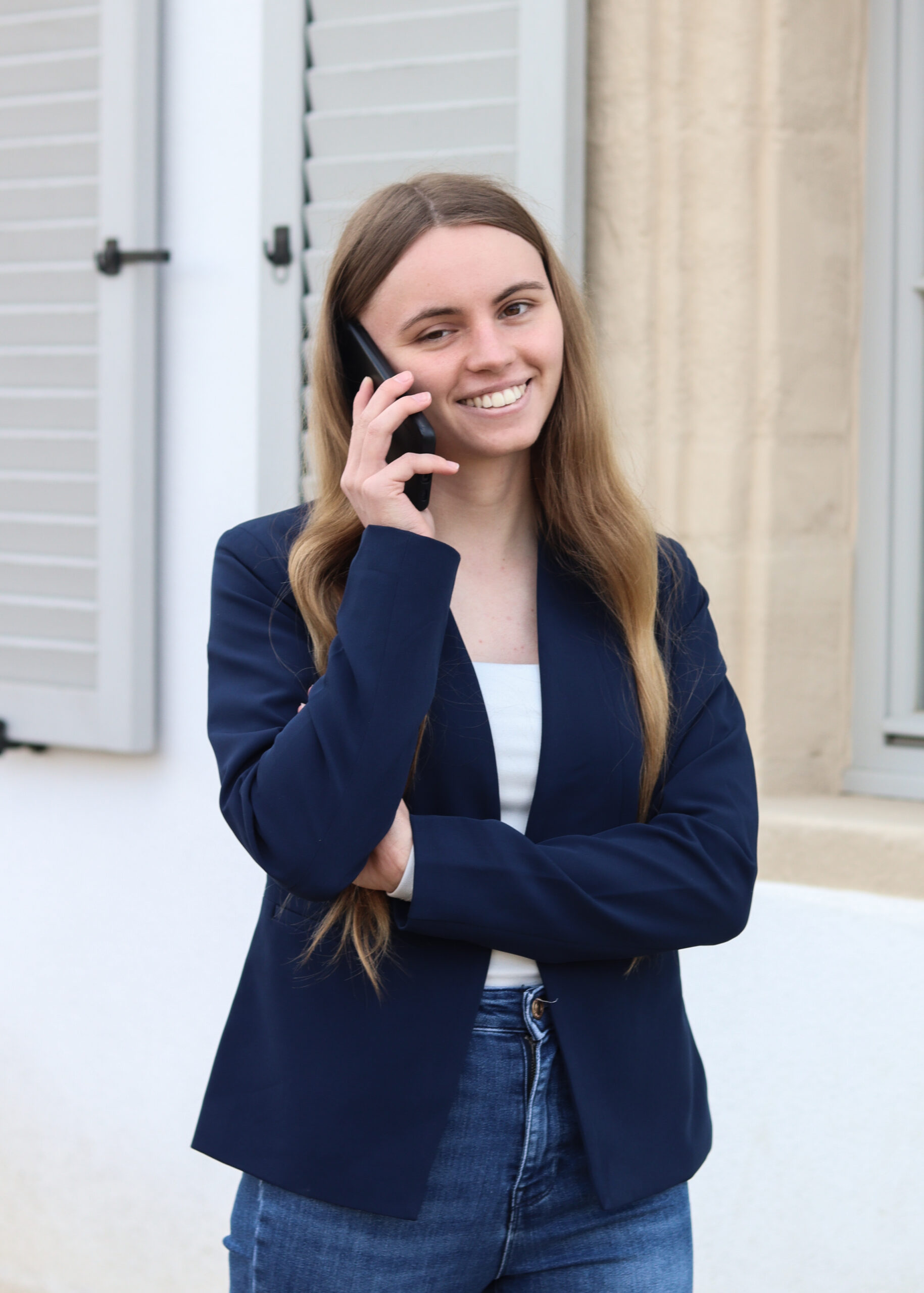 Hochzeitsplanerin Chantal am Telefon, Hochzeitsplanung & Eventmanagement deutschlandweit, Lunaris Event Planning